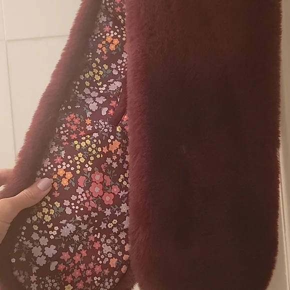 Scarf - Picture 2 of 3